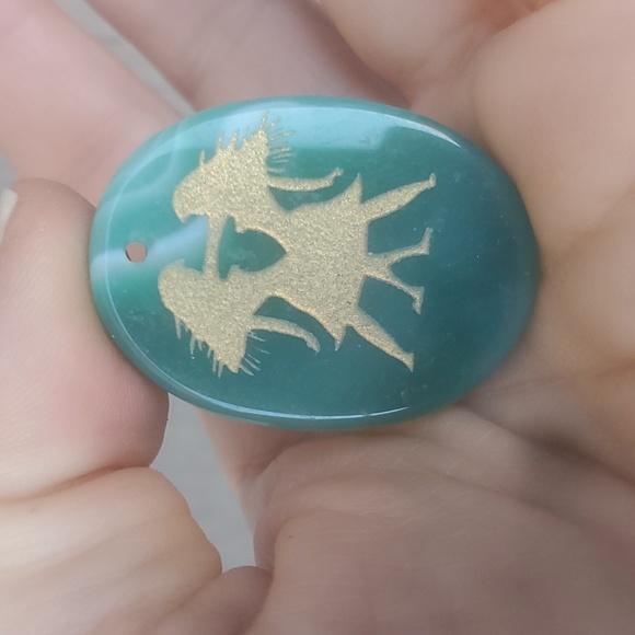 New Hand Carved Gemini Green Onyx Agate Oval Pendant Amulet. - Picture 2 of 6